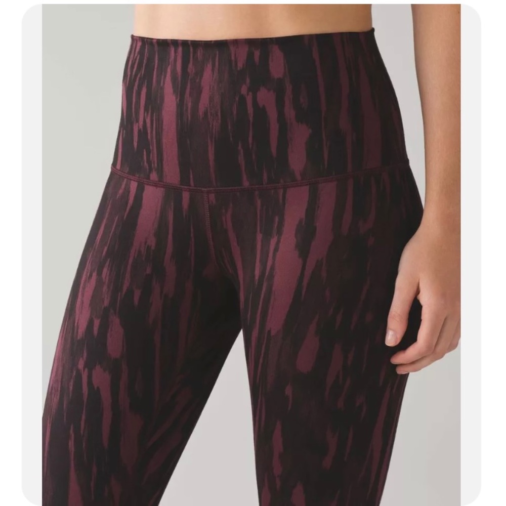 Lululemon Painted Animal Bordeaux Wunder Under High Rise Crop Legging 21”